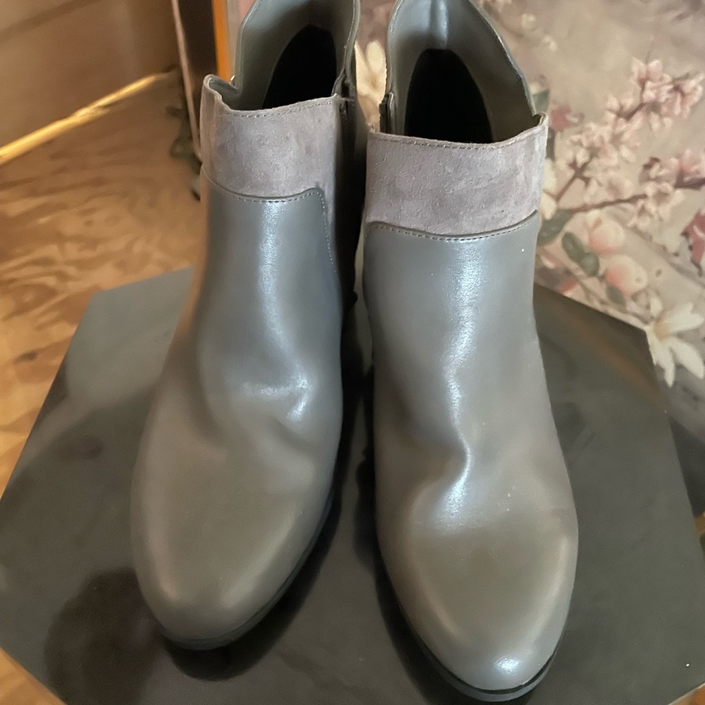 Giani Bernini Gray leather and suede Ankle Boots